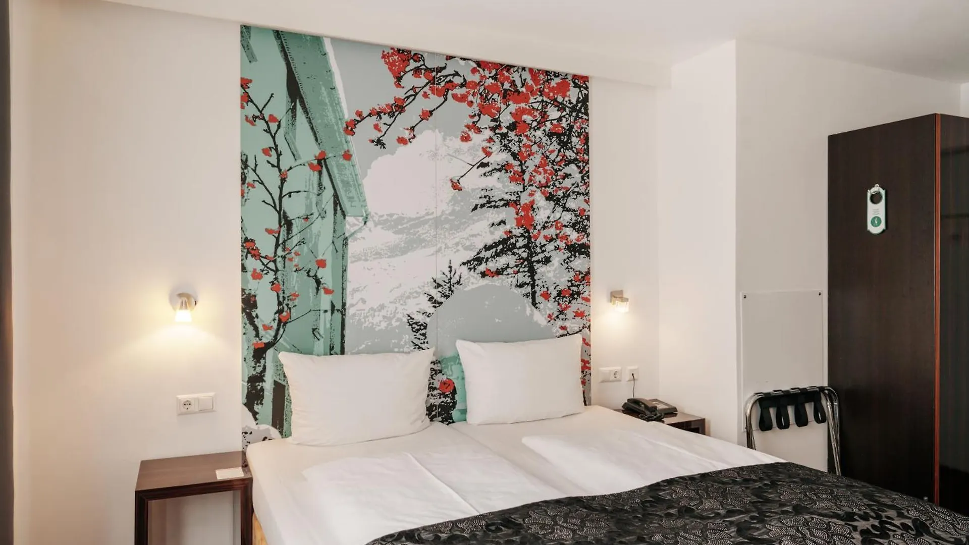 Helvetia Hotel Munich City Center contacts
